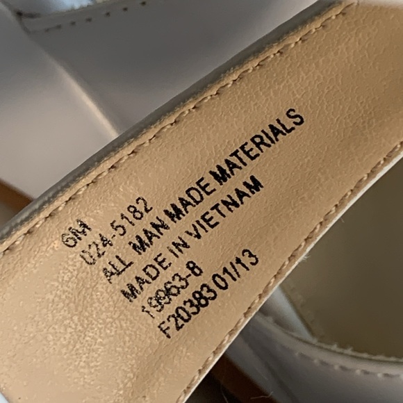 New in box White patent Liz Claiborne size 6M - Picture 7 of 10